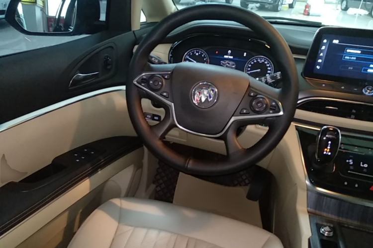 Used Buick GL8 2023 Facelifted Land Cruiser Executive Luxury Version Steering Wheel