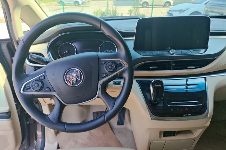 Used Buick GL8 2023 Facelifted Land Cruiser Executive Luxury Version Steering Wheel