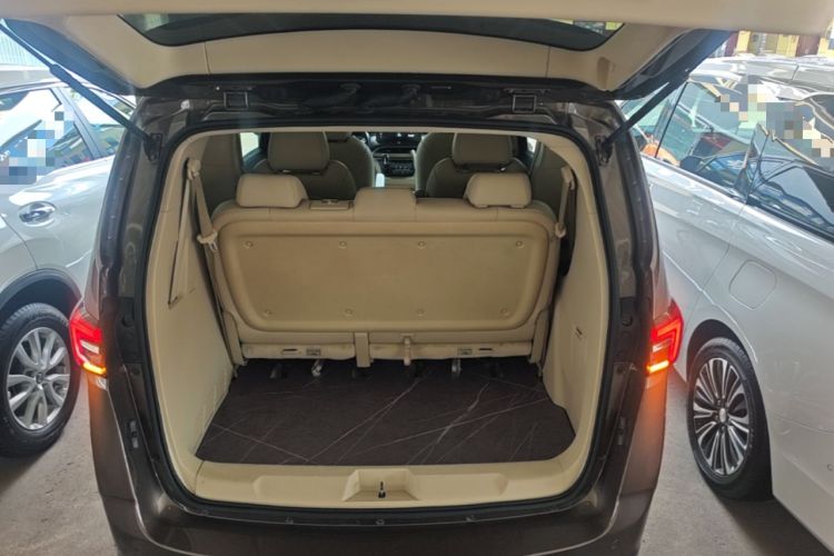Used Buick GL8 2023 Facelifted Land Cruiser Executive Luxury Version Trunk
