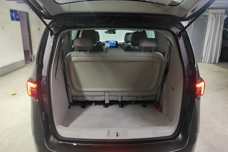 Used Buick GL8 2023 Land Executive Class Comfort Model Trunk