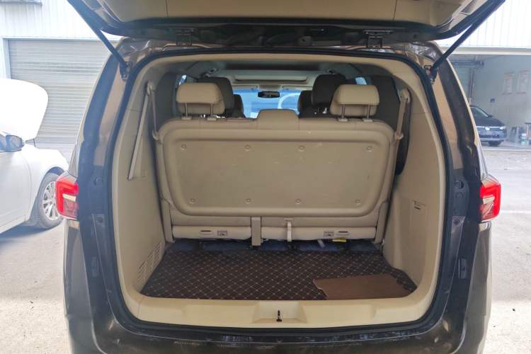 Used Buick GL8 2023 Land Executive Class 652T Luxury Model Trunk