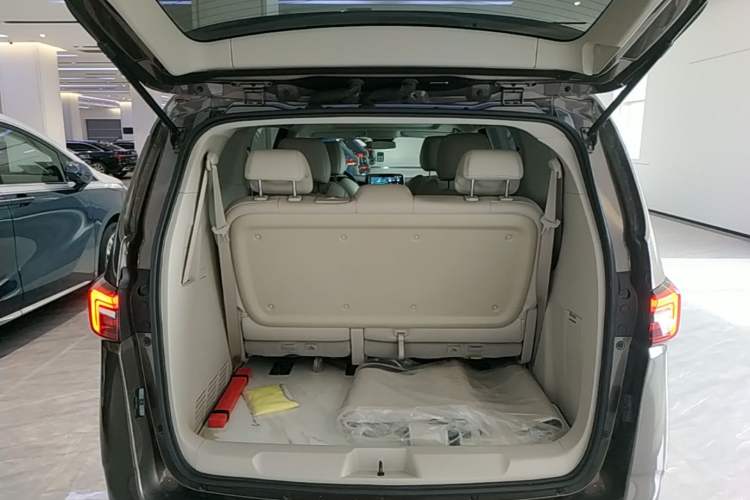 Used Buick GL8 2023 Land Executive Class Smart Enjoyment Model Trunk