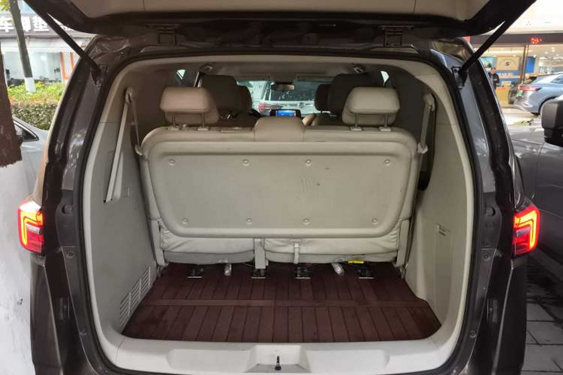Used Buick GL8 2023 Land Executive Class Comfort Model Trunk