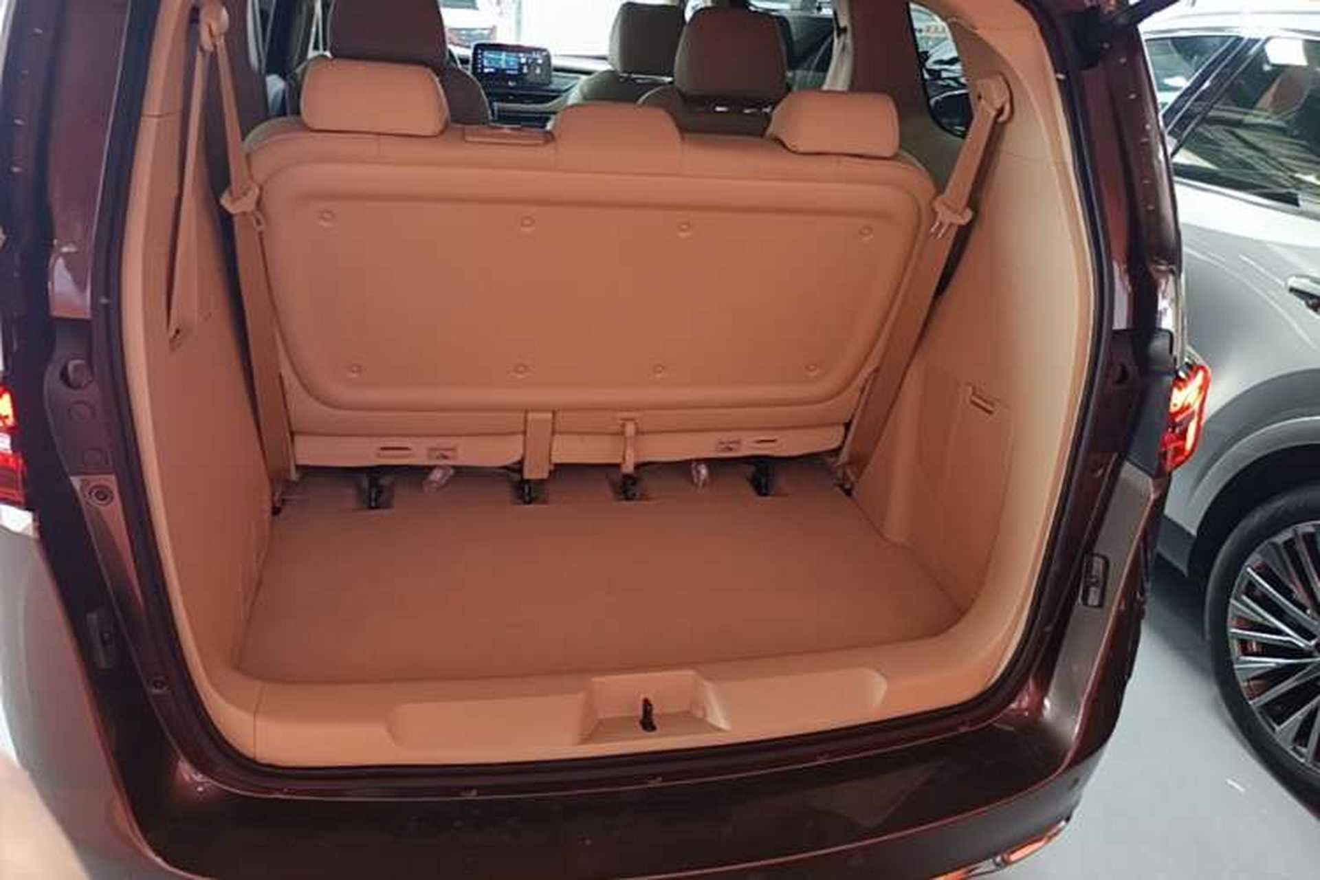 Used Buick GL8 2023 Facelifted Land Cruiser Executive Luxury Version Trunk