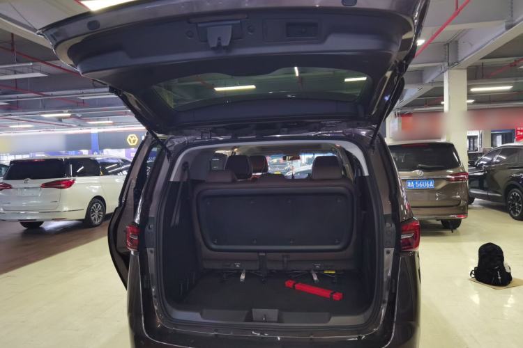 Used Buick GL8 2023 Land Executive Class 652T Luxury Model Trunk