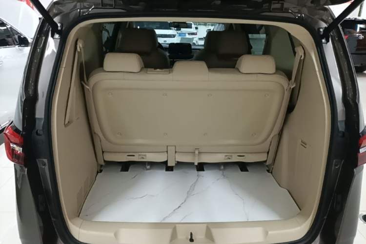 Used Buick GL8 2023 Facelifted Land Cruiser Executive Luxury Version Trunk
