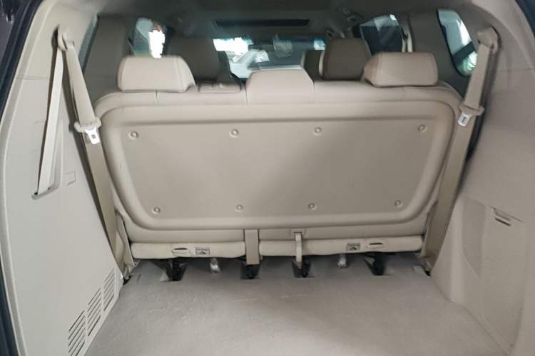 Used Buick GL8 2023 Facelifted Land Cruiser Executive Luxury Version Trunk