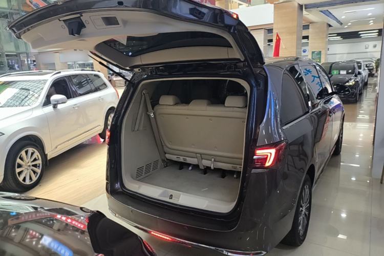 Used Buick GL8 2023 Land Executive Class 652T Luxury Model Trunk