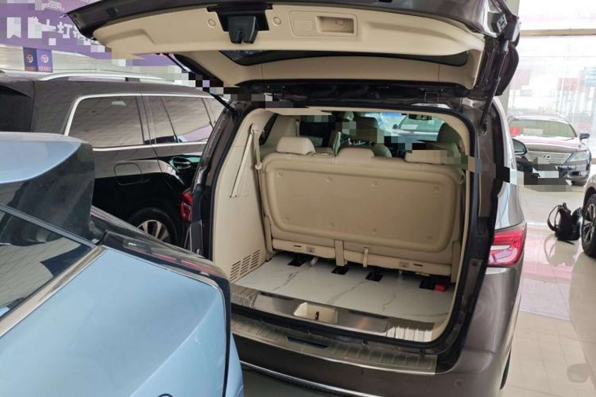 Used Buick GL8 2023 Facelifted Land Cruiser Executive Luxury Version Trunk