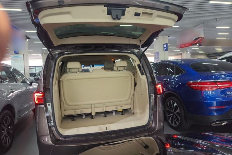 Used Buick GL8 2023 Land Executive Class Deluxe Model Trunk