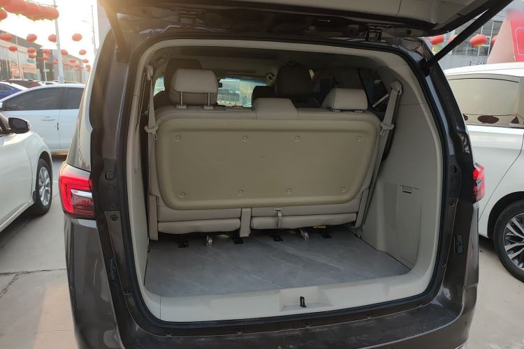 Used Buick GL8 2023 Land Executive Class Comfort Model Trunk