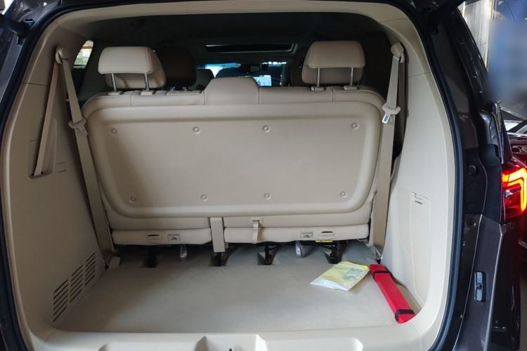 Used Buick GL8 2023 Facelifted Land Cruiser Executive Luxury Version Trunk