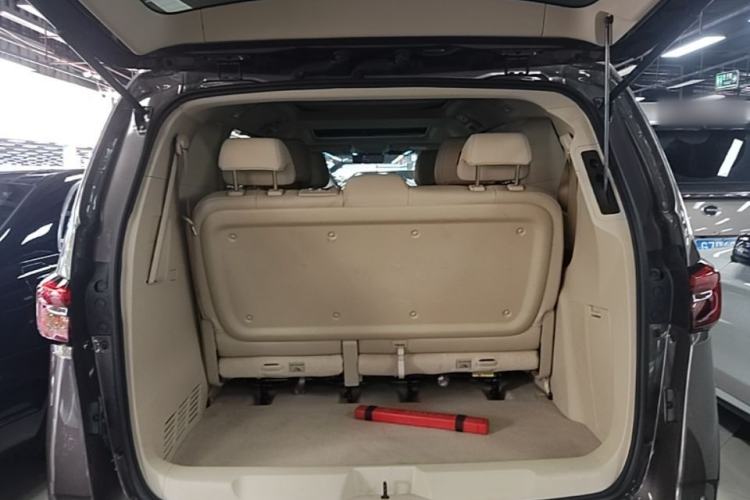 Used Buick GL8 2023 Land Executive Class Deluxe Model Trunk