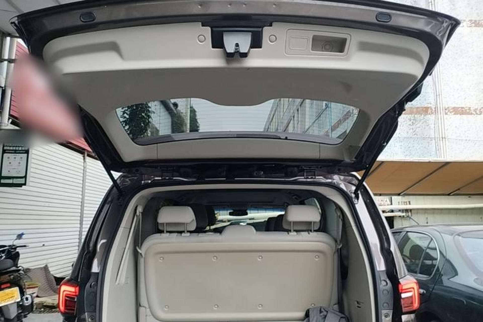 Used Buick GL8 2023 Land Executive Class Smart Enjoyment Model Trunk