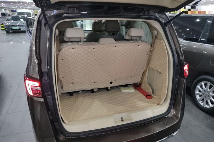 Used Buick GL8 2023 Facelifted Land Cruiser Executive Luxury Version Trunk