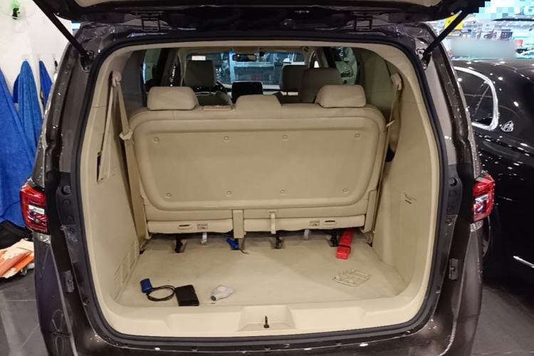 Used Buick GL8 2023 Facelifted Land Cruiser Executive Luxury Version Trunk