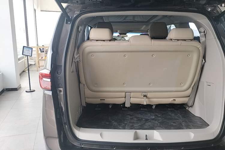 Used Buick GL8 2023 Land Executive Class Comfort Model Trunk