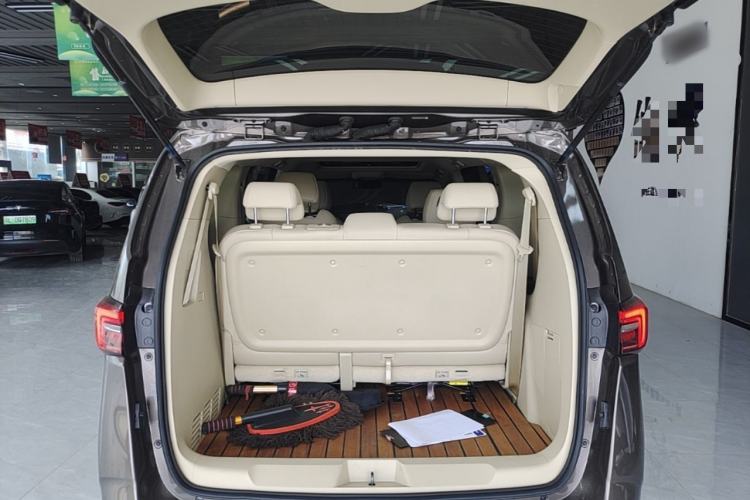 Used Buick GL8 2023 Facelifted Land Cruiser Executive Luxury Version Trunk