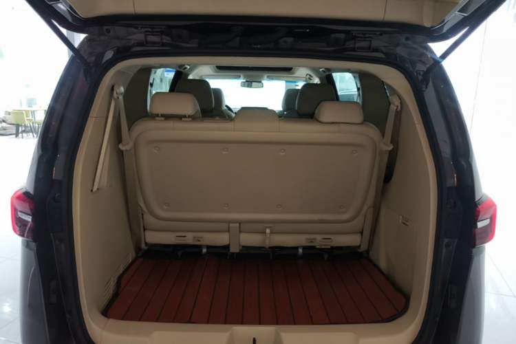 Used Buick GL8 2023 Facelifted Land Cruiser Executive Luxury Version Trunk