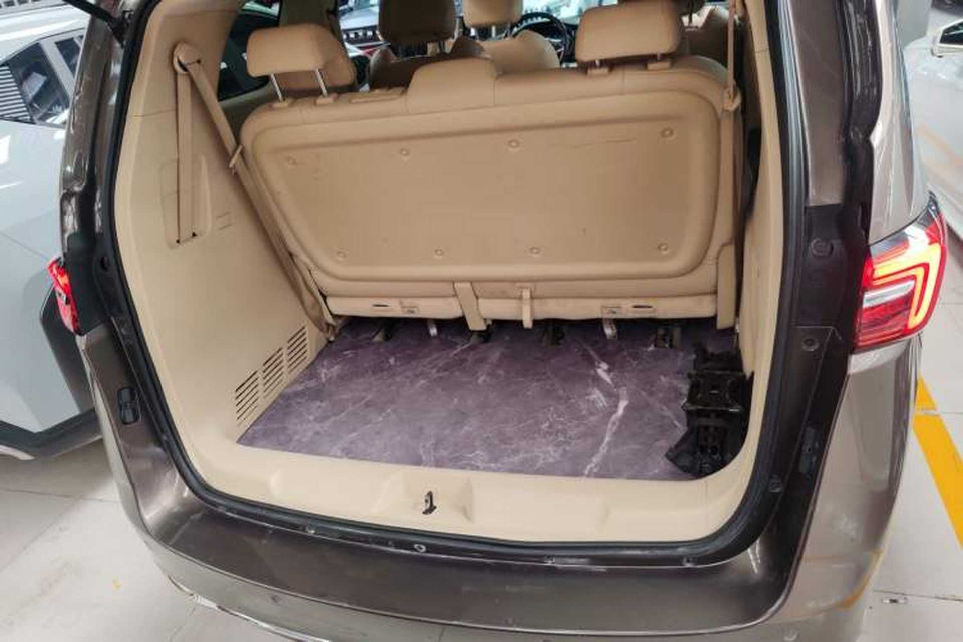 Used Buick GL8 2023 Facelifted Land Cruiser Executive Luxury Version Trunk