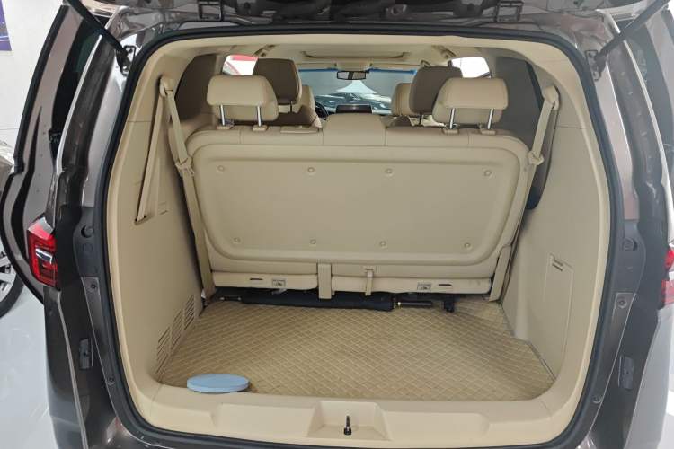 Used Buick GL8 2023 Facelifted Land Cruiser Executive Luxury Version Trunk