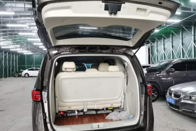 Used Buick GL8 2023 Land Executive Class Comfort Model Trunk