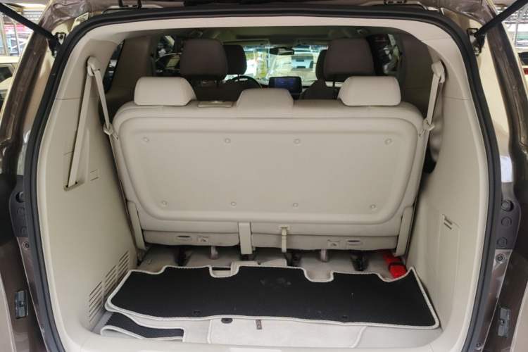 Used Buick GL8 2023 Land Executive Class Comfort Model Trunk