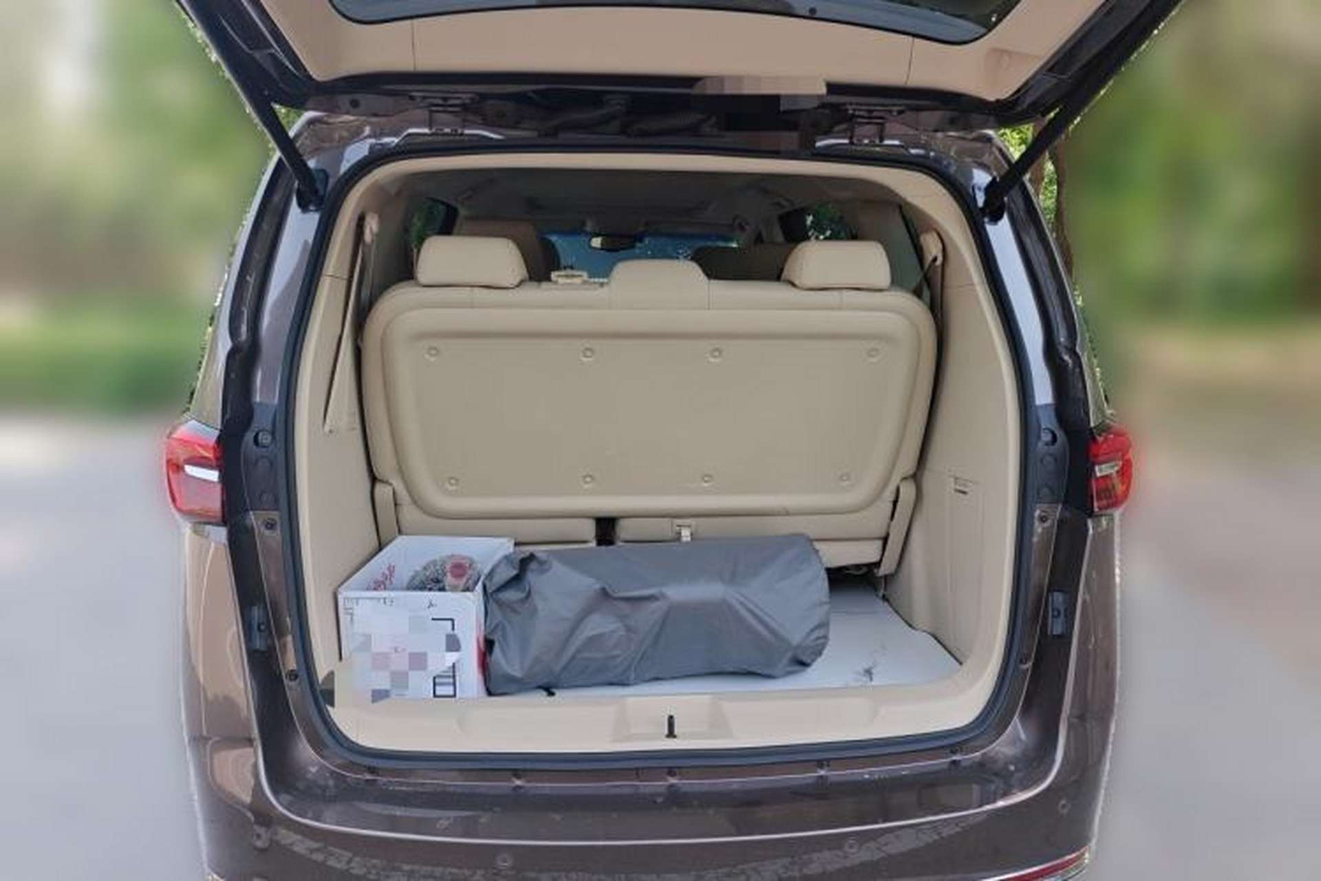 Used Buick GL8 2023 Facelifted Land Cruiser Executive Luxury Version Trunk