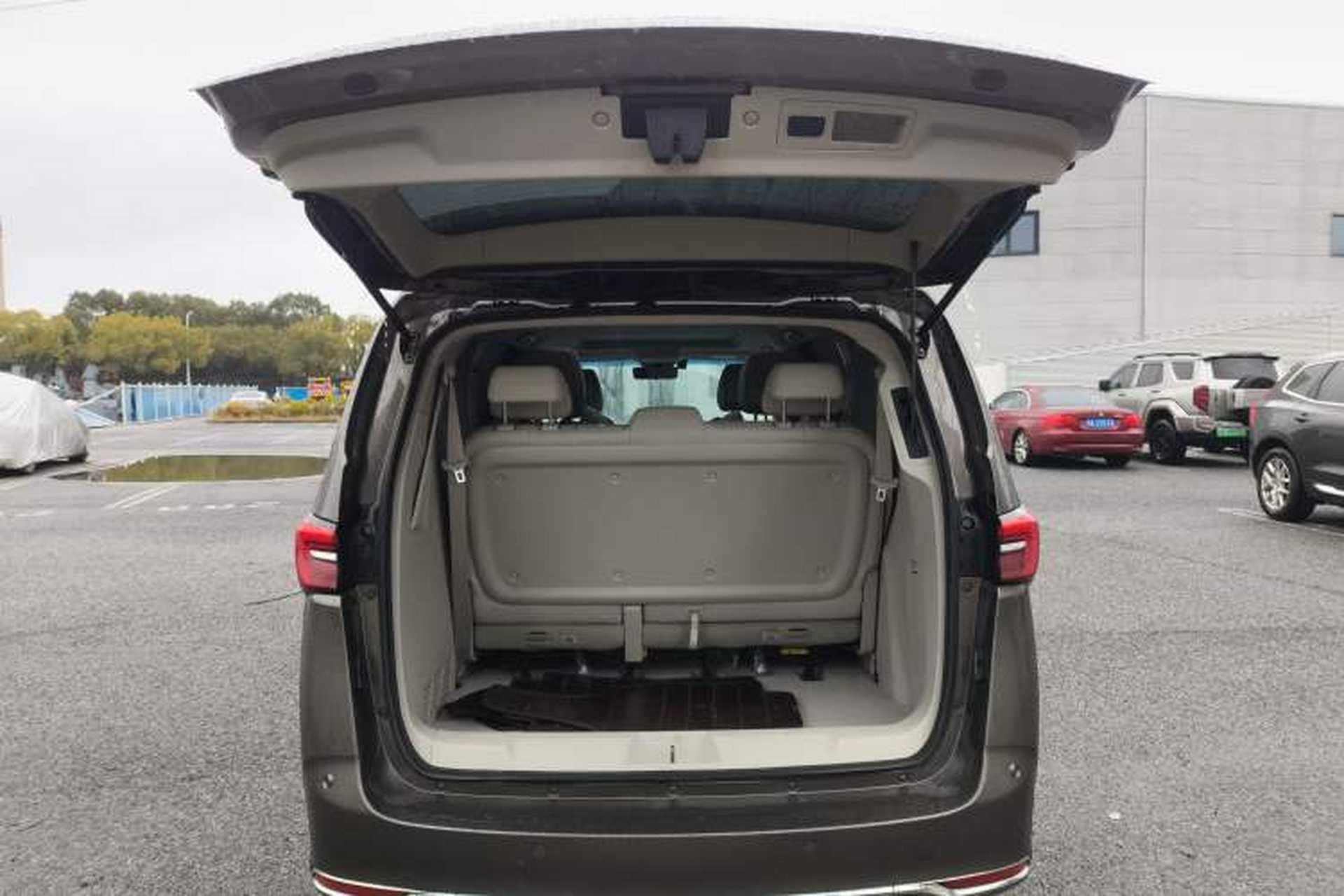Used Buick GL8 2023 Land Executive Class Deluxe Model Trunk