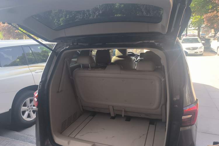 Used Buick GL8 2023 Land Executive Class Smart Enjoyment Model Trunk