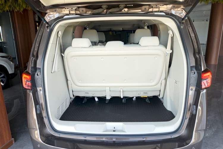 Used Buick GL8 2023 Land Executive Class Smart Enjoyment Model Trunk