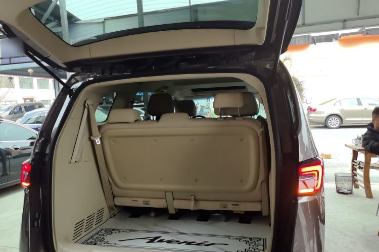 Used Buick GL8 2023 Facelifted Land Cruiser Executive Luxury Version Trunk