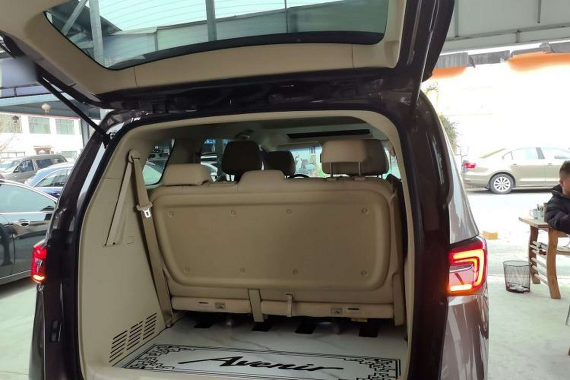 Used Buick GL8 2023 Facelifted Land Cruiser Executive Luxury Version Trunk