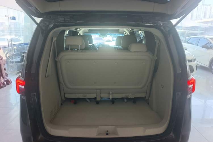 Used Buick GL8 2023 Facelifted Land Cruiser Executive Luxury Version Trunk