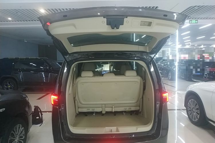 Used Buick GL8 2023 Facelifted Land Cruiser Executive Luxury Version Trunk