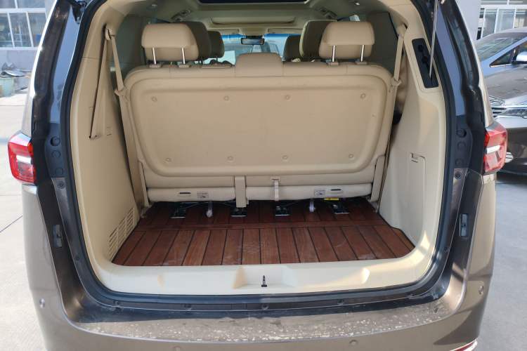 Used Buick GL8 2023 Land Executive Class Deluxe Model Trunk