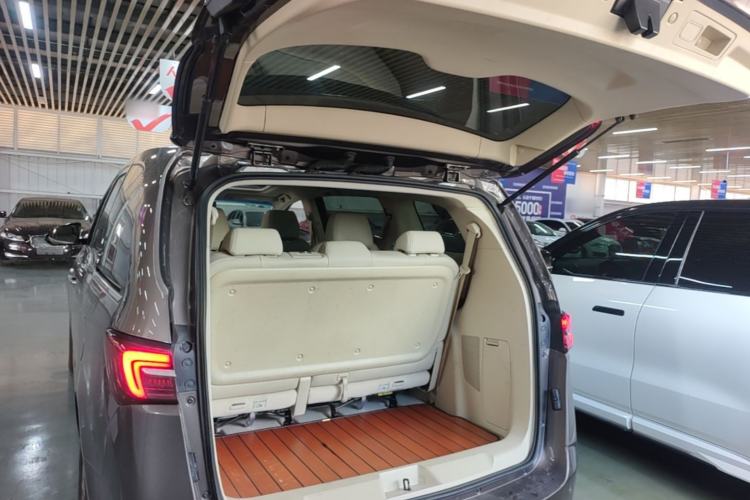 Used Buick GL8 2023 Facelifted Land Cruiser Executive Luxury Version Trunk