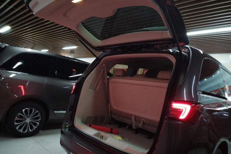 Used Buick GL8 2023 Land Executive Class Smart Enjoyment Model Trunk