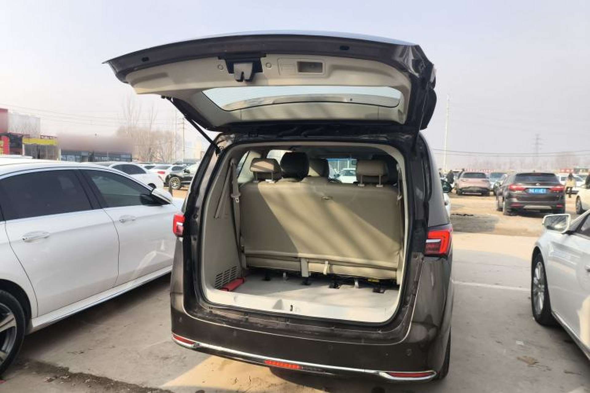 Used Buick GL8 2023 Land Executive Class Comfort Model Trunk