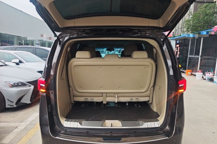 Used Buick GL8 2023 Facelifted Land Cruiser Executive Luxury Version Trunk