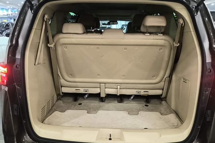Used Buick GL8 2023 Facelifted Land Cruiser Executive Luxury Version Trunk
