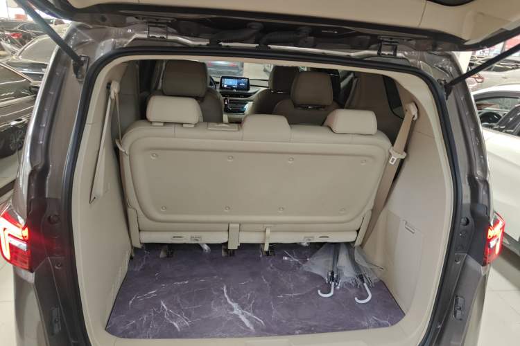 Used Buick GL8 2023 Facelifted Land Cruiser Executive Luxury Version Trunk