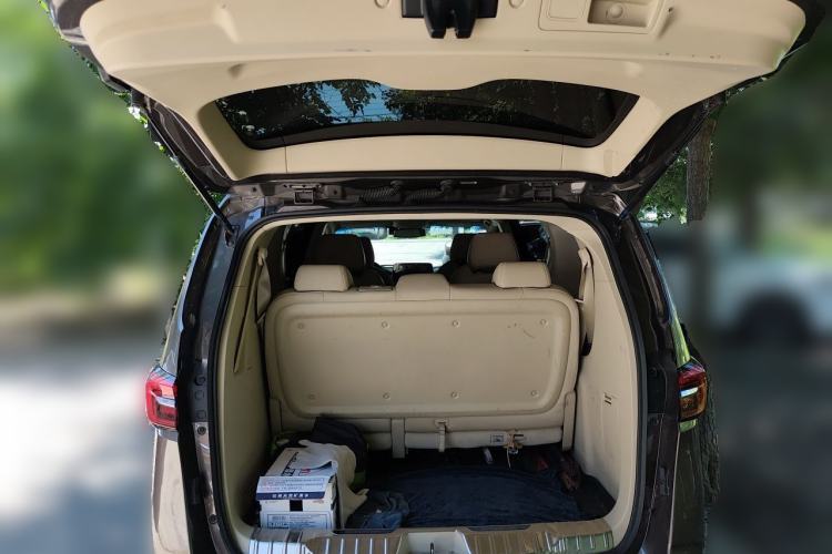 Used Buick GL8 2023 Facelifted Land Cruiser Executive Luxury Version Trunk