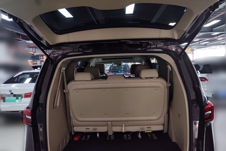 Used Buick GL8 2023 Facelifted Land Cruiser Executive Luxury Version Trunk