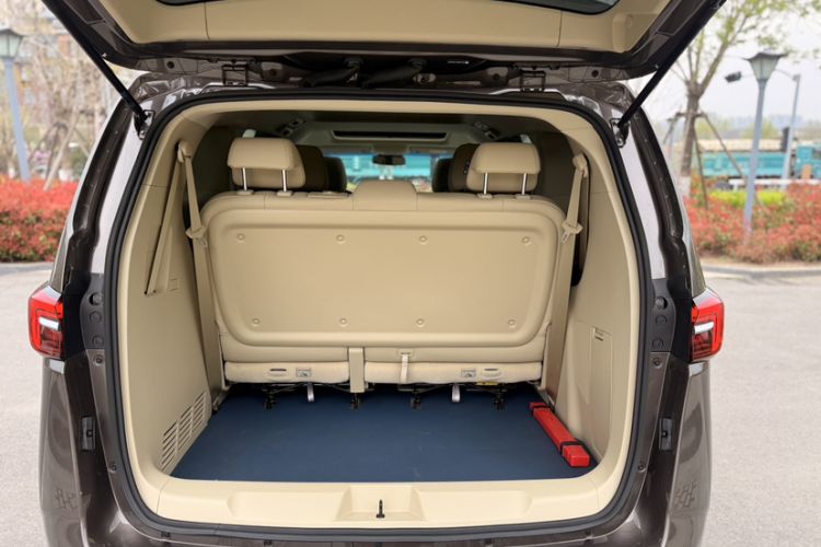 Used Buick GL8 2023 Facelifted Land Cruiser Executive Luxury Version Trunk
