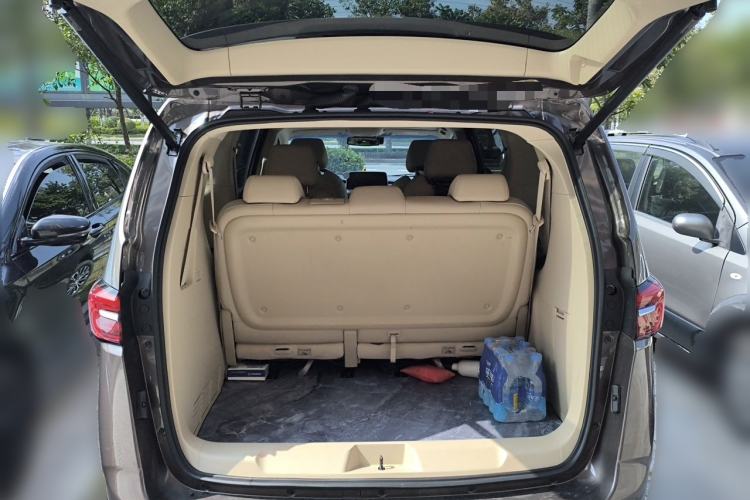 Used Buick GL8 2023 Facelifted Land Cruiser Executive Luxury Version Trunk