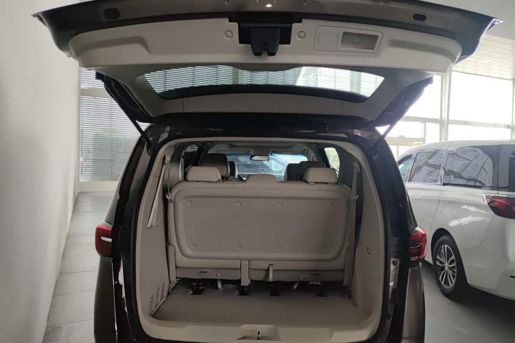 Used Buick GL8 2023 Land Executive Class 652T Luxury Model Trunk