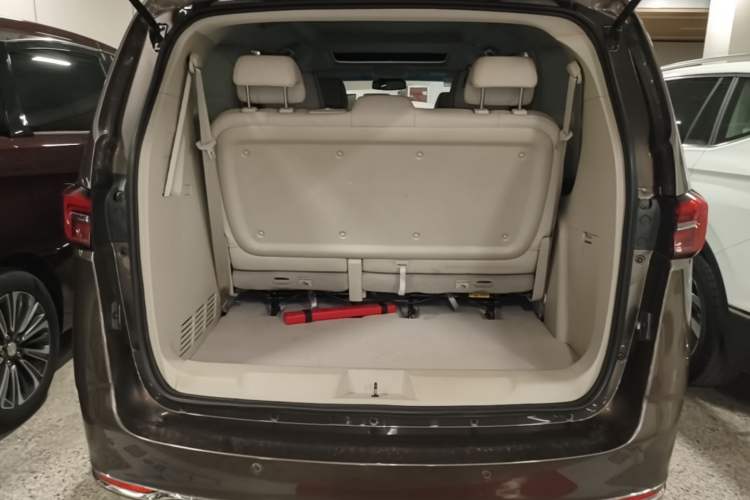Used Buick GL8 2023 Land Executive Class 652T Luxury Model Trunk