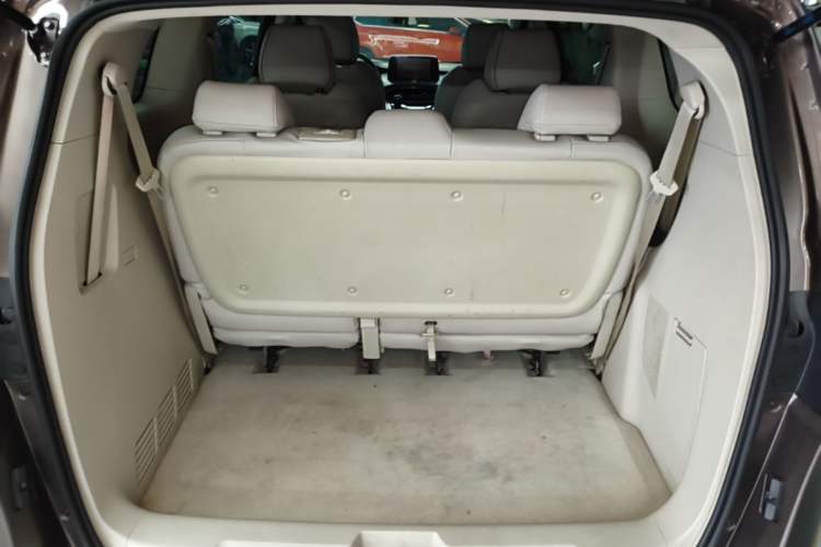 Used Buick GL8 2023 Land Executive Class Comfort Model Trunk