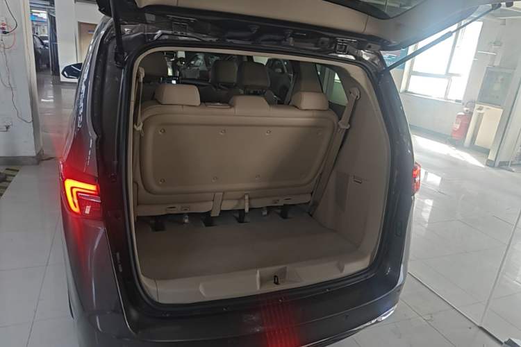 Used Buick GL8 2023 Facelifted Land Cruiser Executive Luxury Version Trunk